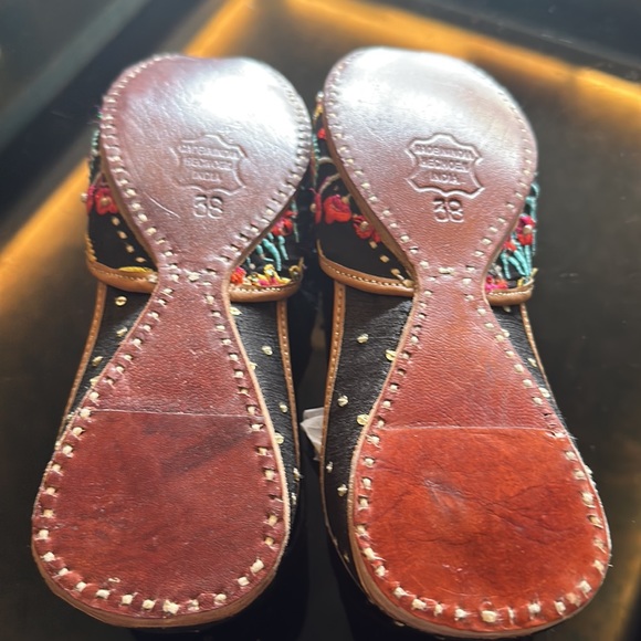 NWT Gorgeous Hand made Pure Leather Mojaris with beautiful embroidery! Size 38 - Picture 6 of 14